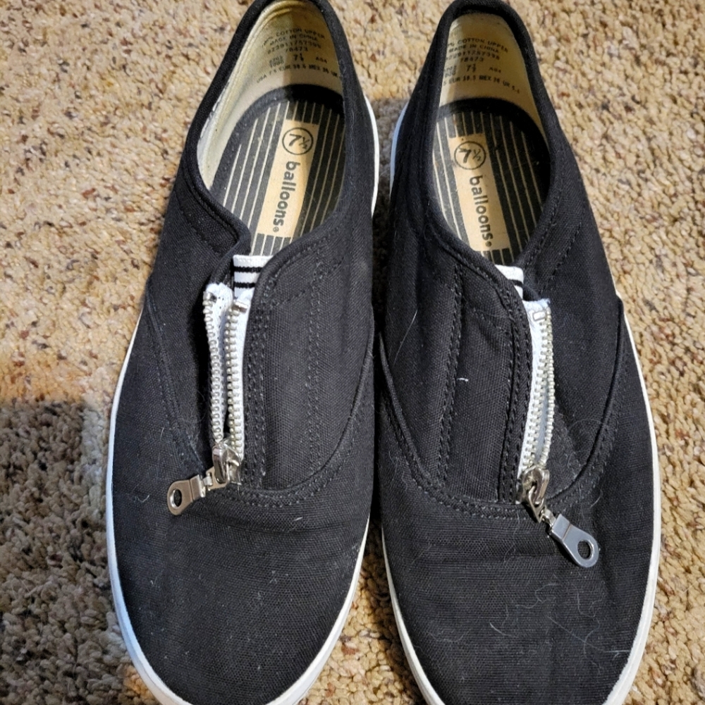 Womens BLACK slip on Sneakers...size 7.5